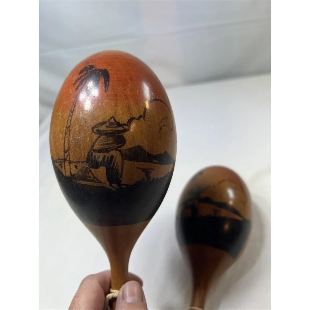 Wooden Maracas VINTAGE- MARACAS MUSIC PALM TREE'S/SHAKERS/COLLECTIBLE